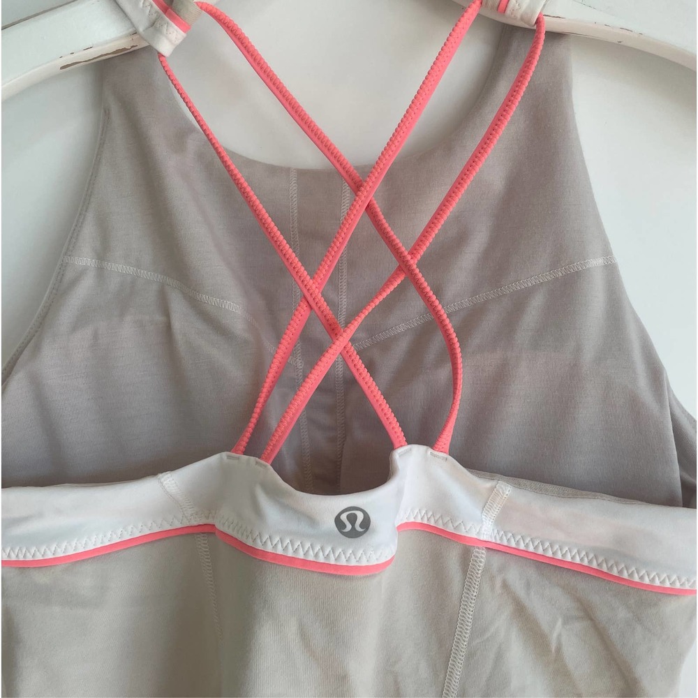 Lululemon - Picture 3 of 5